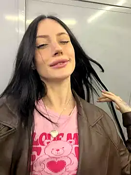 Snapshot of Melissa_crazy chatting on 12/01/25, 04:23 Melissa crazy online show from 12/01/25, 04:23