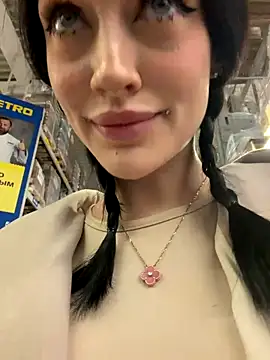 Snapshot of Melissa_crazy chatting on 12/20/25, 03:41 Melissa crazy online show from 12/20/25, 03:41