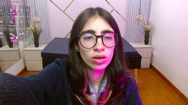 LenaRoses online show from 11/19/25, 05:02