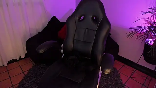 Snapshot of michele_watson chatting on 02/26/25, 08:11 michele watson online show from 02/26/25, 08:11