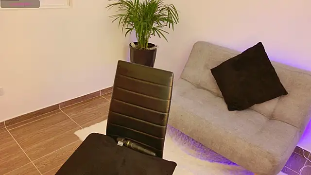 Snapshot of michele_watson chatting on 03/18/25, 08:37 michele watson online show from 03/18/25, 08:37