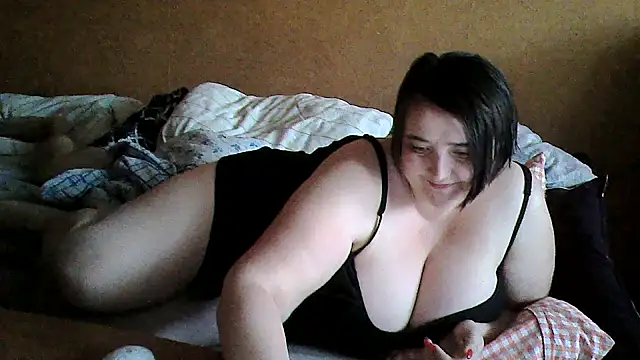 Snapshot of Liluboobs chatting on 02/25/25, 05:30 Liluboobs online show from 02/25/25, 05:30