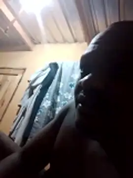 tonniii33 online show from 02/10/26, 08:46