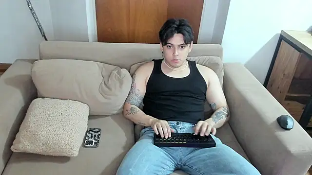 Snapshot of Markuss_b chatting on 02/01/25, 02:37 Markuss b online show from 02/01/25, 02:37