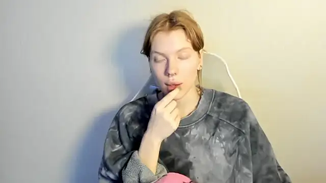 StellaDavis online show from 12/18/25, 08:31