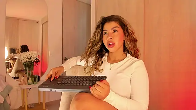Snapshot of Melina_Ferrer1 chatting on 05/30/26, 12:46 Melina Ferrer1 online show from 05/30/26, 12:46