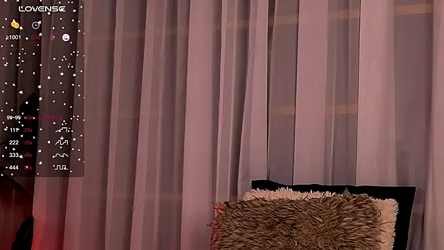 Snapshot of CynthiaWest chatting on 11/25/25, 04:12 CynthiaWest online show from 11/25/25, 04:12