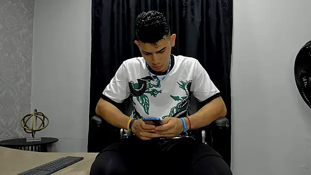 andrew rose  online show from 02/08/25, 03:53