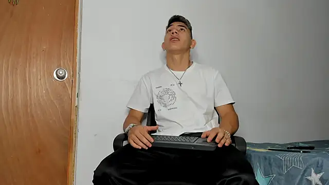 andrew rose  online show from 12/20/25, 04:25