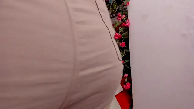Snapshot of Elianissquirt chatting on 01/15/25, 12:36 Elianissquirt online show from 01/15/25, 12:36