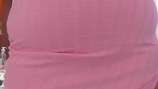Snapshot of Elianissquirt chatting on 02/08/25, 01:01 Elianissquirt online show from 02/08/25, 01:01