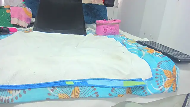 Snapshot of Elianissquirt chatting on 03/15/25, 12:24 Elianissquirt online show from 03/15/25, 12:24