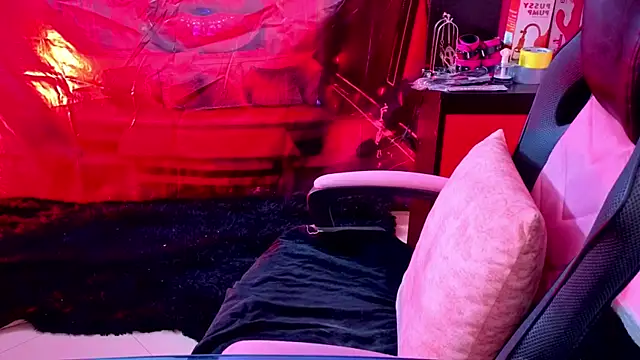 Snapshot of True_Bdsm chatting on 02/26/26, 05:56 True Bdsm online show from 02/26/26, 05:56