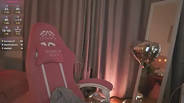 Snapshot of Lala_Land_ chatting on 02/15/25, 06:44 Lala Land  online show from 02/15/25, 06:44