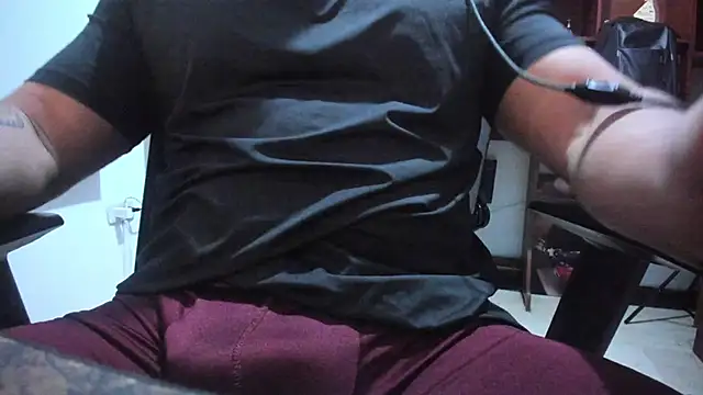 Snapshot of Drako_Argentii chatting on 12/19/24, 06:34 Drako Argentii online show from 12/19/24, 06:34