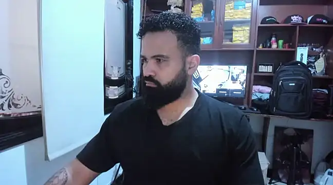 Snapshot of Drako_Argentii chatting on 02/18/25, 01:33 Drako Argentii online show from 02/18/25, 01:33