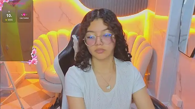 victoria castillo b online show from 11/07/25, 08:20