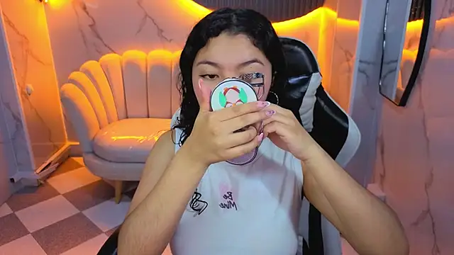 victoria castillo b online show from 02/03/26, 07:52