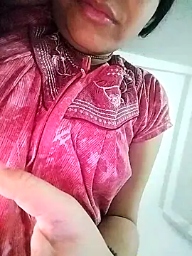 Snapshot of _sonal_sharma chatting on 10/13/25, 10:26 sonal sharma online show from 10/13/25, 10:26