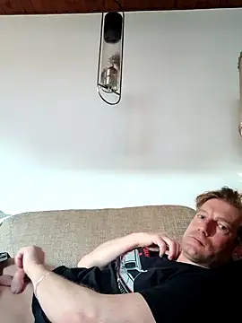 Snapshot of MArciQuarky chatting on 02/18/25, 03:32 MArciQuarky online show from 02/18/25, 03:32