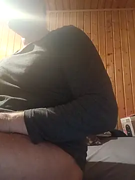 Snapshot of MArciQuarky chatting on 12/19/25, 10:17 MArciQuarky online show from 12/19/25, 10:17