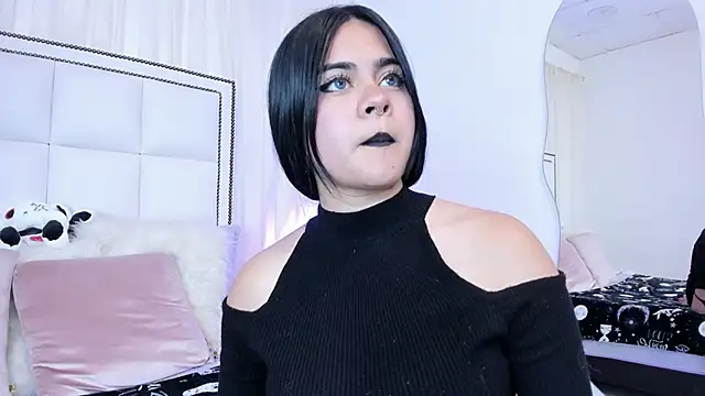 Snapshot of atena_hill chatting on 01/10/25, 08:37 atena hill online show from 01/10/25, 08:37