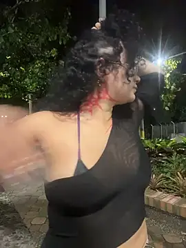 Electra doll  online show from 11/26/25, 11:28