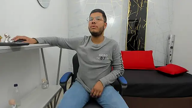 Snapshot of ian_tomson chatting on 11/07/25, 08:03 ian tomson online show from 11/07/25, 08:03