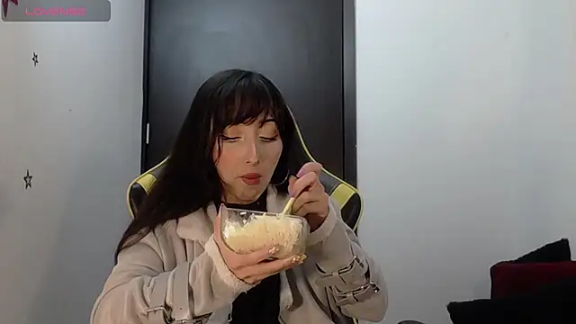 Snapshot of v1cky_ chatting on 10/06/25, 11:02 v1cky  online show from 10/06/25, 11:02