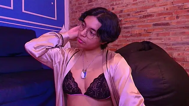 Emmapark  online show from 11/25/25, 03:45