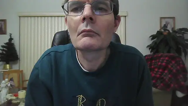 Snapshot of Copfiremen4566 chatting on 12/28/24, 03:04 Copfiremen4566 online show from 12/28/24, 03:04