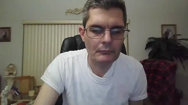 Snapshot of Copfiremen4566 chatting on 01/15/25, 05:50 Copfiremen4566 online show from 01/15/25, 05:50