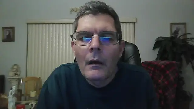 Snapshot of Copfiremen4566 chatting on 01/19/25, 06:42 Copfiremen4566 online show from 01/19/25, 06:42