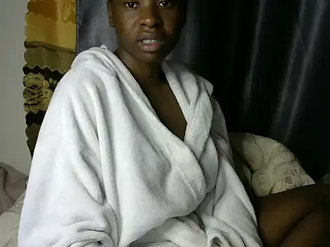 Snapshot of Novah_ chatting on 06/06/26, 01:43 Novah online show from 06/06/26, 01:43