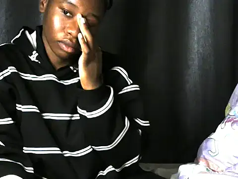 Snapshot of Novah_ chatting on 06/22/26, 02:13 Novah online show from 06/22/26, 02:13