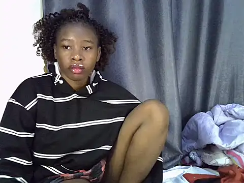 Snapshot of Novah_ chatting on 07/13/26, 01:19 Novah online show from 07/13/26, 01:19