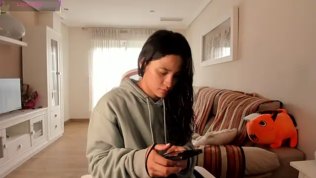 bella apont online show from 11/24/25, 10:48