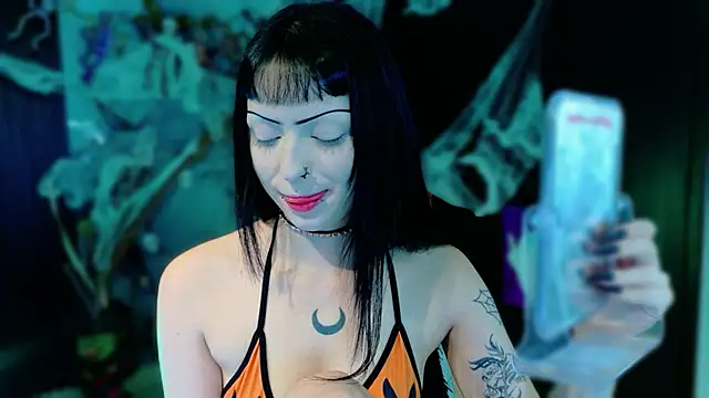 Snapshot of Madison_Jackson chatting on 10/28/25, 10:45 Madison Jackson online show from 10/28/25, 10:45