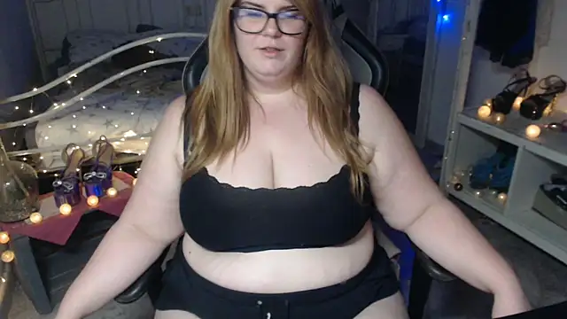 Snapshot of ZoeyLey chatting on 03/15/25, 10:22 ZoeyLey online show from 03/15/25, 10:22
