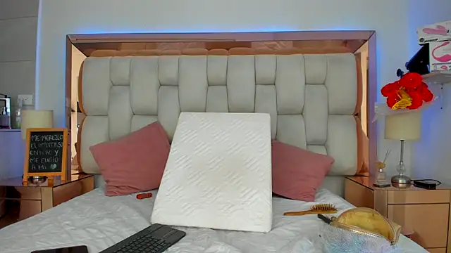 emilyparkerr01 online show from 10/23/25, 10:08