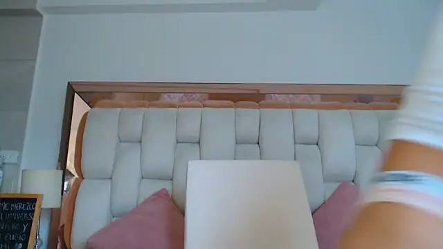 emilyparkerr01 online show from 11/04/25, 09:14