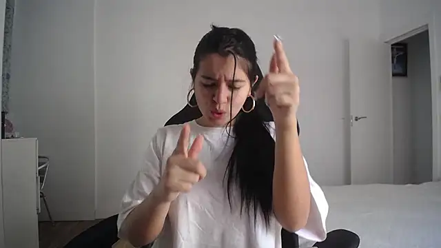 Snapshot of Contantin_helena chatting on 01/06/26, 01:15 Contantin helena online show from 01/06/26, 01:15