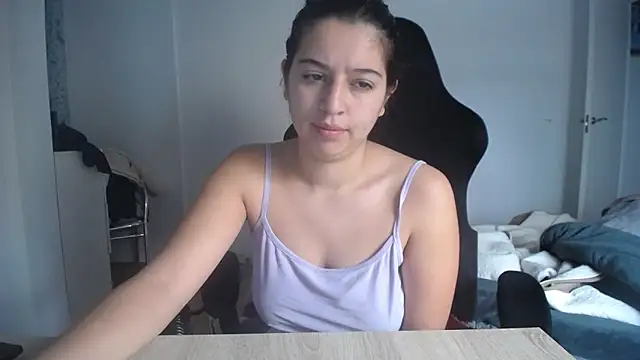 Snapshot of Contantin_helena chatting on 01/13/26, 01:38 Contantin helena online show from 01/13/26, 01:38