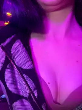 Snapshot of Erotic_Synth_Goddess chatting on 12/20/25, 03:52 Erotic Synth Goddess online show from 12/20/25, 03:52