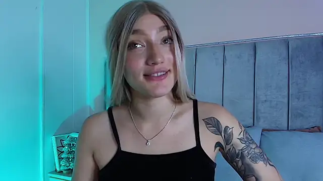 Snapshot of Giaa_Ross chatting on 01/10/25, 02:55 Giaa Ross online show from 01/10/25, 02:55