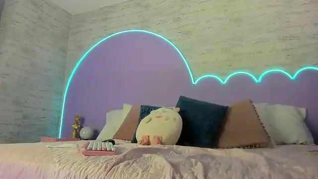 Giaa Ross online show from 11/20/25, 08:08