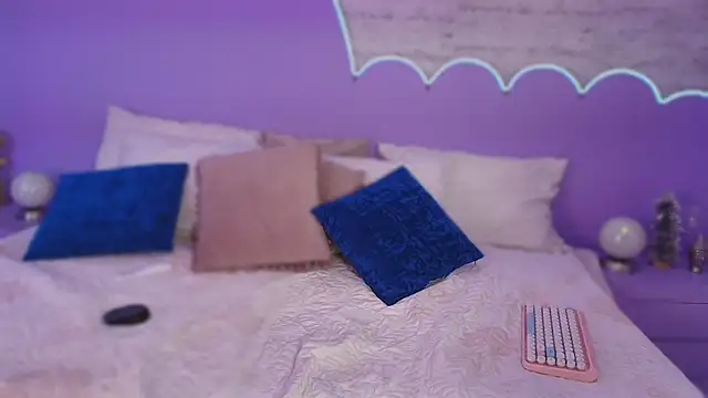 Giaa Ross online show from 02/12/26, 07:42