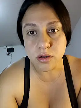 Snapshot of whitegirl0122 chatting on 10/29/25, 08:21 whitegirl0122 online show from 10/29/25, 08:21