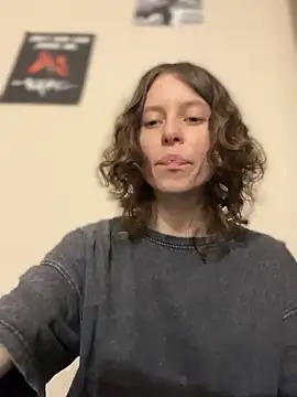 Snapshot of RinaMood chatting on 10/27/25, 12:31 RinaMood online show from 10/27/25, 12:31