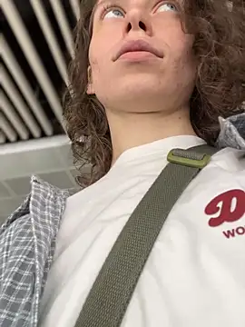 Snapshot of RinaMood chatting on 11/20/25, 03:18 RinaMood online show from 11/20/25, 03:18